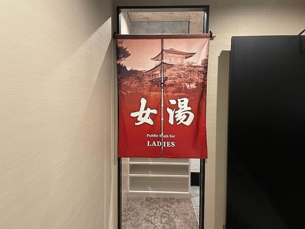 女性更衣室入口